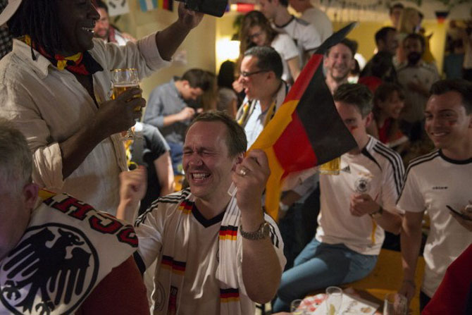Chùm ảnh người dân Đức ăn mừng đội tuyển vô địch World Cup